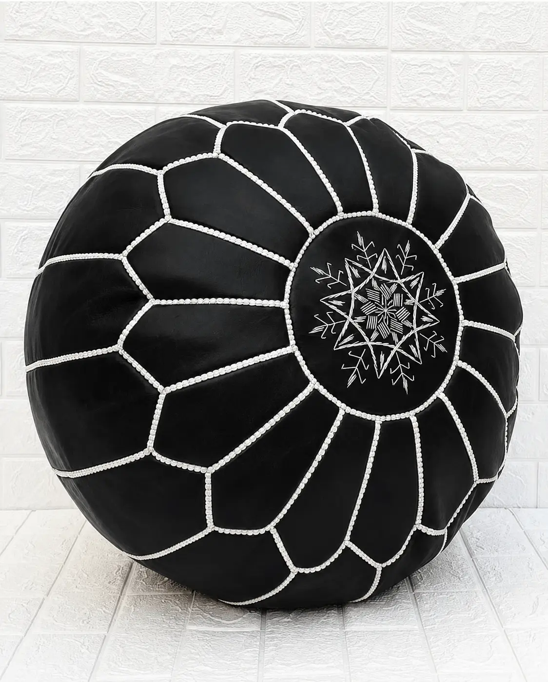 Détail des coutures du pouf marocain