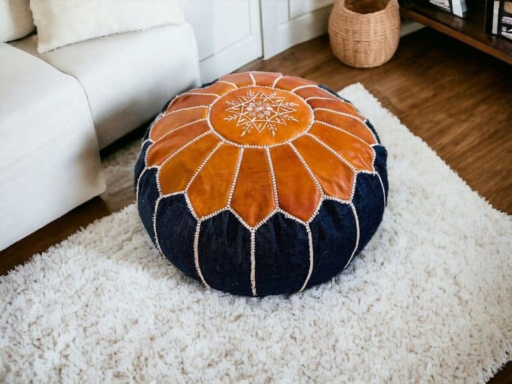 Pouf marocain artisanal en cuir véritable avec tissu djin noir